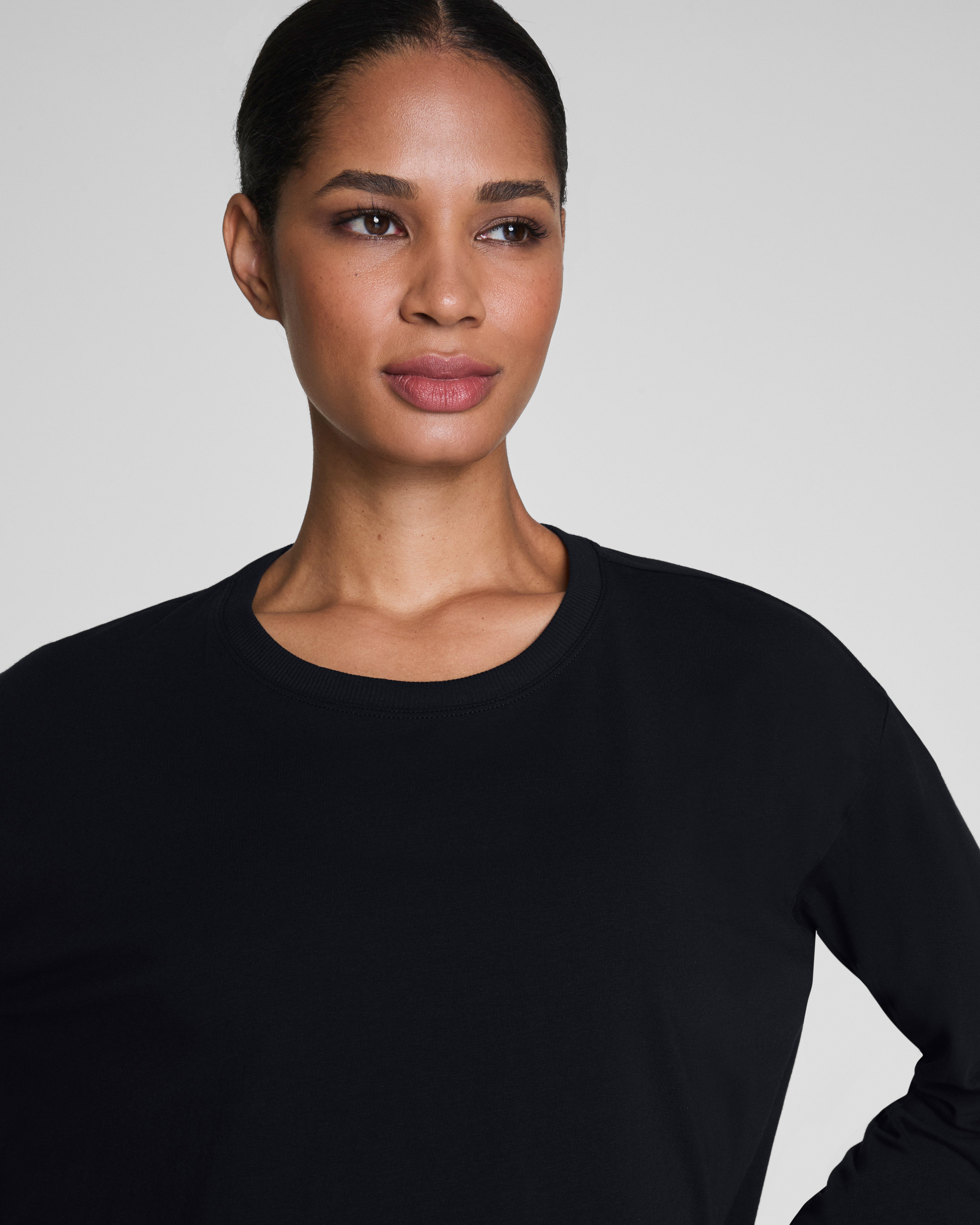 SPANX® Outpace Cropped Long Sleeve Top | Very Black